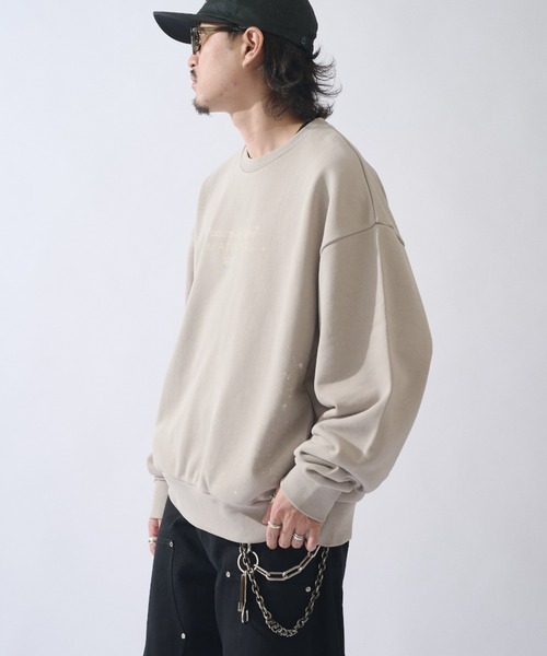 Lui's(ルイス)の「SURJENT オーバーサイズステンシルスウェット(スウェット・メンズ・グレー/ブラック・1/2)」の11枚目の写真