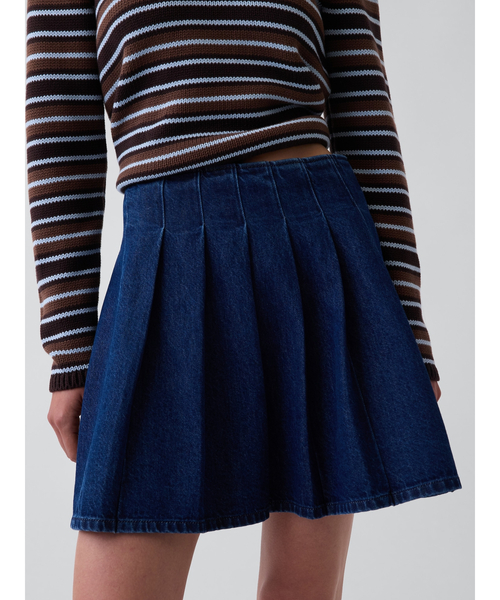 GAP(ギャップ)の「デニム プリーツ ミニスカート(デニムスカート・レディース・ダークインディゴブルー・XS/S/M/L/XXS)」の4枚目の写真