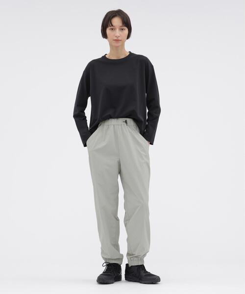 MARGARET HOWELL(マーガレットハウエル)の「RECYCLED NYLON LIGHTWEIGHT RIP STOP TROUSERS(その他パンツ・レディース・グレー系その他/ネイビー系1・1/2)」の3枚目の写真
