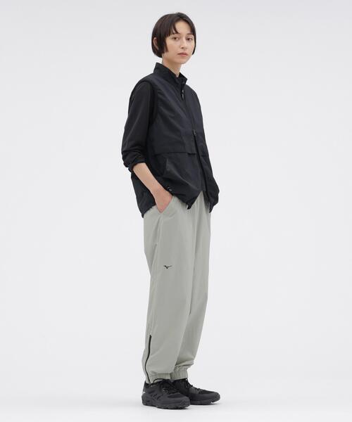 MARGARET HOWELL(マーガレットハウエル)の「RECYCLED NYLON LIGHTWEIGHT RIP STOP TROUSERS(その他パンツ・レディース・グレー系その他/ネイビー系1・1/2)」の4枚目の写真