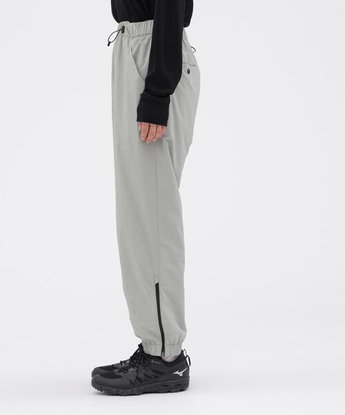 MARGARET HOWELL(マーガレットハウエル)の「RECYCLED NYLON LIGHTWEIGHT RIP STOP TROUSERS(その他パンツ・レディース・グレー系その他/ネイビー系1・1/2)」の8枚目の写真