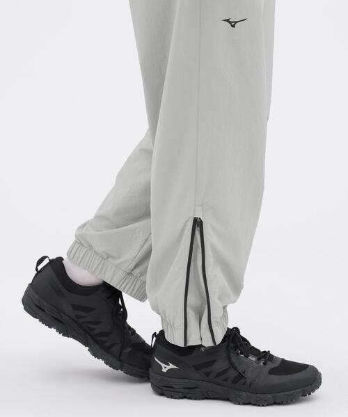 MARGARET HOWELL(マーガレットハウエル)の「RECYCLED NYLON LIGHTWEIGHT RIP STOP TROUSERS(その他パンツ・レディース・グレー系その他/ネイビー系1・1/2)」の9枚目の写真