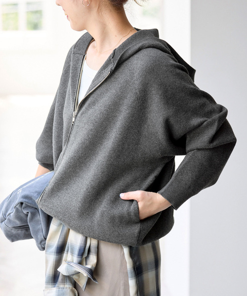 Spick & Span（スピックアンドスパン）の「コットン混 ニットフーディー（パーカー・レディース・ブラック/グレー/ベージュ系その他・FREE）」の2枚目の写真
