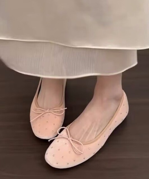 mebole(メボレ)の「studded velour flat shoes(バレエシューズ・レディース・ブラック/ピンク・SMALL/MEDIUM/LARGE)」の2枚目の写真