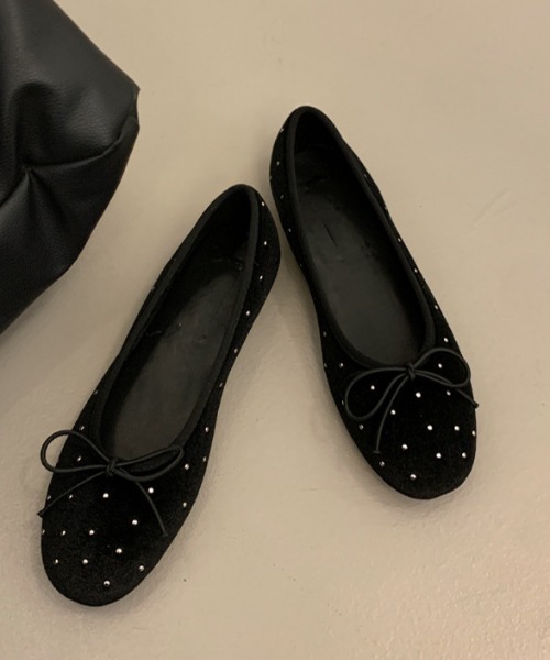 mebole(メボレ)の「studded velour flat shoes(バレエシューズ・レディース・ブラック/ピンク・SMALL/MEDIUM/LARGE)」の1枚目の写真