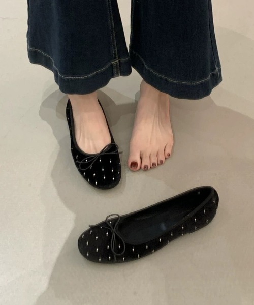 mebole(メボレ)の「studded velour flat shoes(バレエシューズ・レディース・ブラック/ピンク・SMALL/MEDIUM/LARGE)」の5枚目の写真
