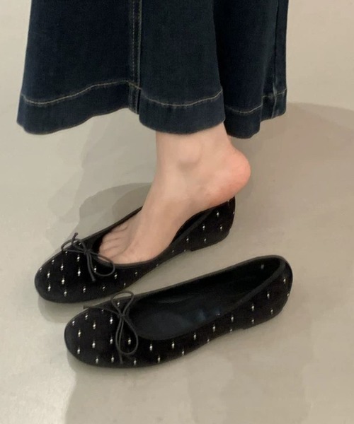 mebole(メボレ)の「studded velour flat shoes(バレエシューズ・レディース・ブラック/ピンク・SMALL/MEDIUM/LARGE)」の6枚目の写真