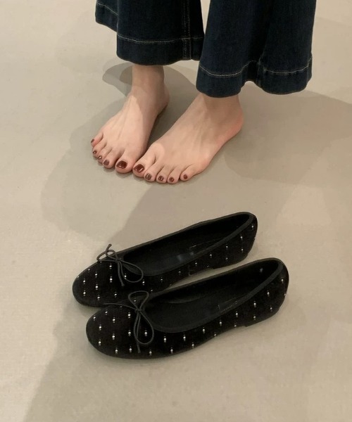 mebole(メボレ)の「studded velour flat shoes(バレエシューズ・レディース・ブラック/ピンク・SMALL/MEDIUM/LARGE)」の8枚目の写真