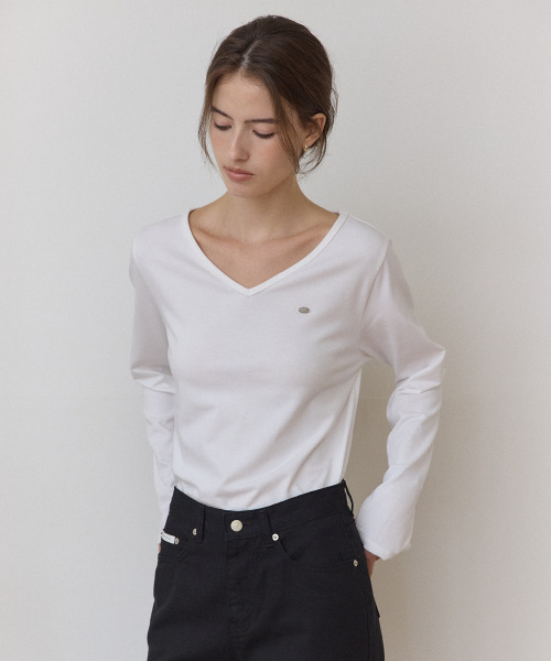 OURHOPE(アワーホープ)の「ロゴシルキーVネックスリーブTシャツ - ホワイト(Tシャツ/カットソー・レディース・ホワイト・ONE)」の2枚目の写真