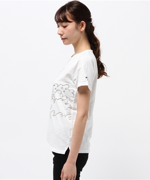 INNOCENT BLUE(イノセントブルー)の「SNOOPY限定デザインサーフプリントTシャツ (Tシャツ/カットソー・レディース・ホワイト/ネイビー・MEDIUM/LARGE)」の4枚目の写真