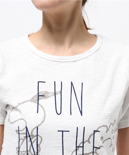 INNOCENT BLUE(イノセントブルー)の「SNOOPY限定デザインサーフプリントTシャツ (Tシャツ/カットソー・レディース・ホワイト/ネイビー・MEDIUM/LARGE)」の6枚目の写真