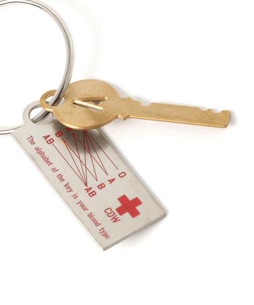 HIGHTIDE（ハイタイド）の「CANDY DESIGN & WORKS BLOOD TYPE KEY PLATE キャンディデザイン & ワークス ブラッドタイププレート カラビナ キーリング チャーム シルバー（キーホルダー・レディース・その他2/その他4/その他1/その他3・FREE）」の5枚目の写真