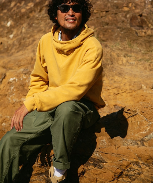 BAYFLOW（ベイフロー）の「【三浦理志×BAYFLOW】SURF & NORF サムホール付フーディ（パーカー・メンズ・ブラック/マスタード/ボルドー・SMALL/LARGE/MEDIUM）」の3枚目の写真