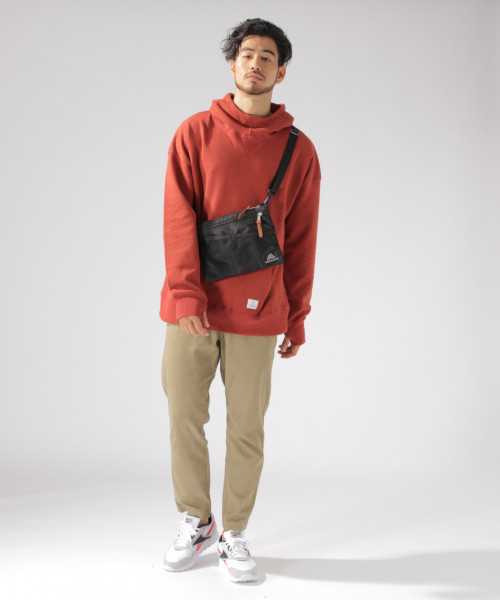 BAYFLOW（ベイフロー）の「【三浦理志×BAYFLOW】SURF & NORF サムホール付フーディ（パーカー・メンズ・ブラック/マスタード/ボルドー・SMALL/LARGE/MEDIUM）」の19枚目の写真