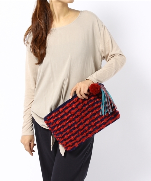 Another Edition（アナザーエディション）の「AE Ponpon CLT（クラッチバッグ・レディース・ブラック/レッド・フリー）」の3枚目の写真