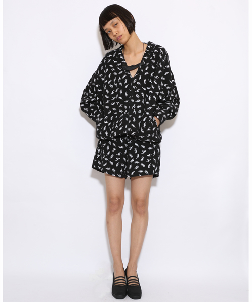 i（アイ）の「恐竜プリントZIPブルゾン（ブルゾン・レディース・ホワイト/ブラック・ﾌﾘ-）」の4枚目の写真