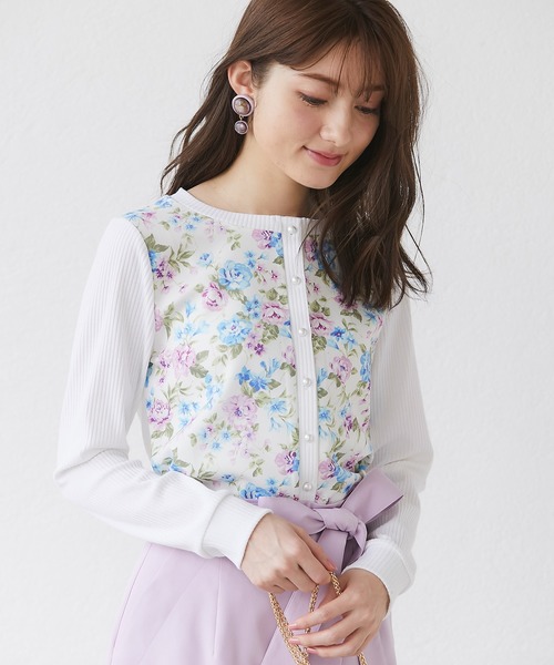 tocco closet（トッコ　クローゼット）の「フラワープリント切替パール釦リブカーディガン（カーディガン/ボレロ・レディース・ネイビー/オフホワイト・M）」の2枚目の写真