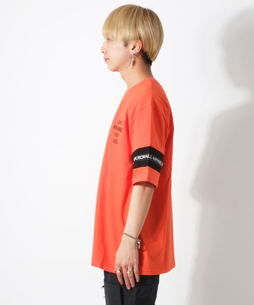 ATTI(アッティ)の「袖テープ叩き付け半袖Tシャツ/カットソー(Tシャツ/カットソー・メンズ・ブラック/オレンジ/ホワイト・FREE)」の8枚目の写真