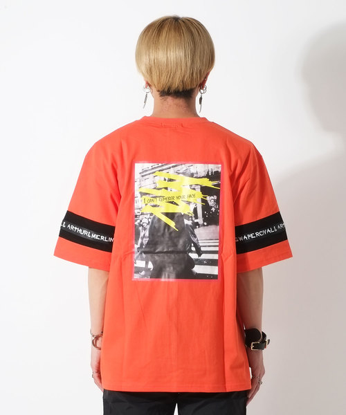 ATTI(アッティ)の「袖テープ叩き付け半袖Tシャツ/カットソー(Tシャツ/カットソー・メンズ・ブラック/オレンジ/ホワイト・FREE)」の7枚目の写真
