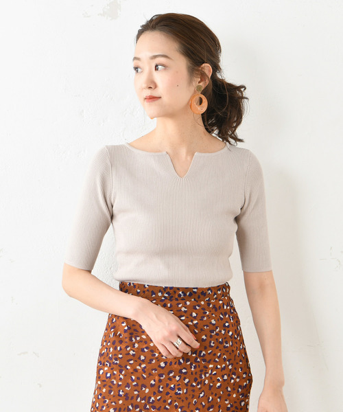 DouDou(ドゥドゥ)の「5分袖2WAYプルオーバー(ニット/セーター・レディース・オフホワイト/ブラック/ダークブラウン/グレイッシュベージュ・FREE)」の4枚目の写真