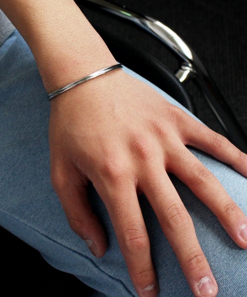 Vaya Con Dios（ヴァヤコンディオス）の「【VayaConDios/ヴァヤコンディオス】ステンレス製シンプルバングル（バングル/リストバンド・メンズ・ブラック/シルバー/ゴールド・FREE）」の3枚目の写真