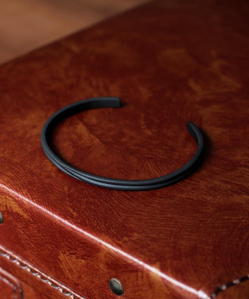 Vaya Con Dios（ヴァヤコンディオス）の「【VayaConDios/ヴァヤコンディオス】ステンレス製シンプルバングル（バングル/リストバンド・メンズ・ブラック/シルバー/ゴールド・FREE）」の2枚目の写真