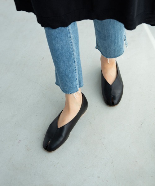 marjour（マージュール）の「TOE SLIT PUMPS（パンプス・レディース・ブラック/ゴールド・38/36/37）」の5枚目の写真
