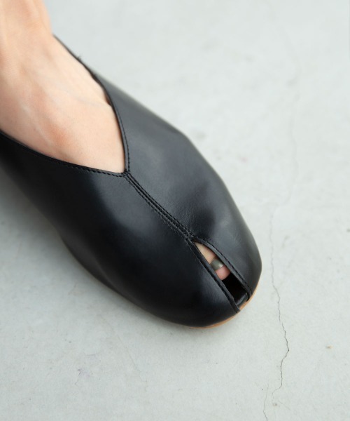 marjour（マージュール）の「TOE SLIT PUMPS（パンプス・レディース・ブラック/ゴールド・38/36/37）」の6枚目の写真