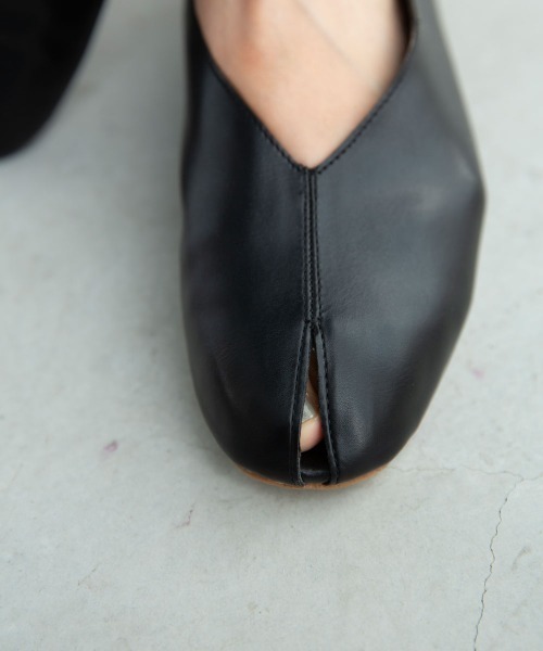 marjour（マージュール）の「TOE SLIT PUMPS（パンプス・レディース・ブラック/ゴールド・38/36/37）」の7枚目の写真