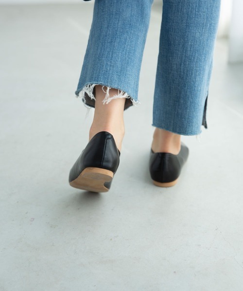 marjour（マージュール）の「TOE SLIT PUMPS（パンプス・レディース・ブラック/ゴールド・38/36/37）」の9枚目の写真