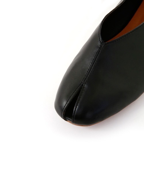 marjour（マージュール）の「TOE SLIT PUMPS（パンプス・レディース・ブラック/ゴールド・38/36/37）」の16枚目の写真