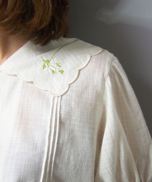 sakishimatokyo（サキシマトーキョー）の「【ZOZO限定】サキシマamp「エリニオハナシシュウノブラウス」（シャツ/ブラウス・レディース・ベージュ・FREE）」の3枚目の写真