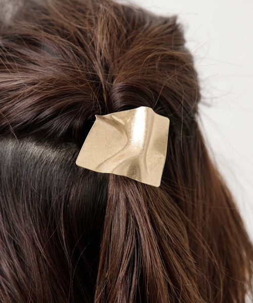 Edit Sheen（エディットシーン）の「変形メタルヘアカフ（ヘアゴム・レディース・ゴールド・FREE）」の2枚目の写真