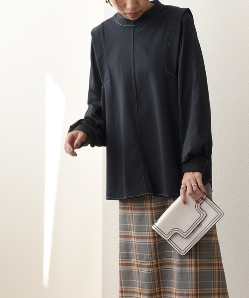 Eimee Law（エイミーロウ）の「モックネックギャザースリーブTOPS（シャツ/ブラウス・レディース・ブラック/アイボリー・38）」の4枚目の写真