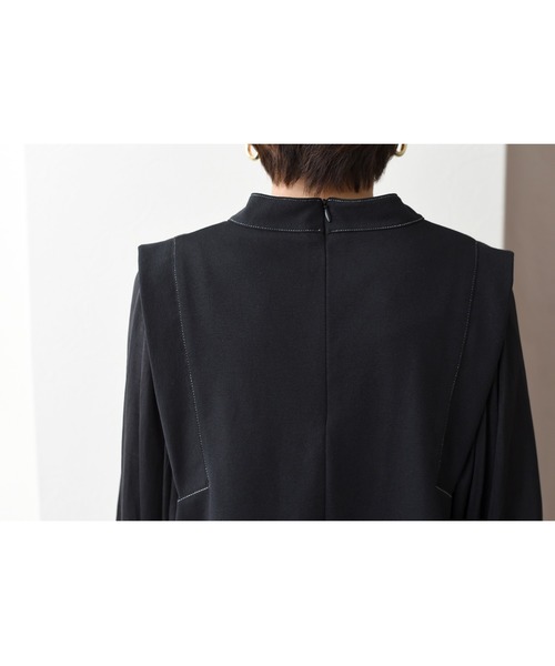 Eimee Law（エイミーロウ）の「モックネックギャザースリーブTOPS（シャツ/ブラウス・レディース・ブラック/アイボリー・38）」の14枚目の写真