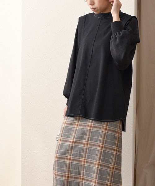 Eimee Law（エイミーロウ）の「モックネックギャザースリーブTOPS（シャツ/ブラウス・レディース・ブラック/アイボリー・38）」の5枚目の写真