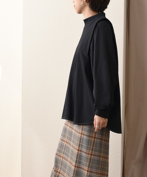 Eimee Law（エイミーロウ）の「モックネックギャザースリーブTOPS（シャツ/ブラウス・レディース・ブラック/アイボリー・38）」の6枚目の写真