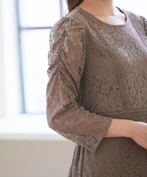 tocco closet(トッコ クローゼット)の「総レースパワショルワンピース(ワンピース・レディース・ブラウン/グレイッシュブルー・M)」の3枚目の写真