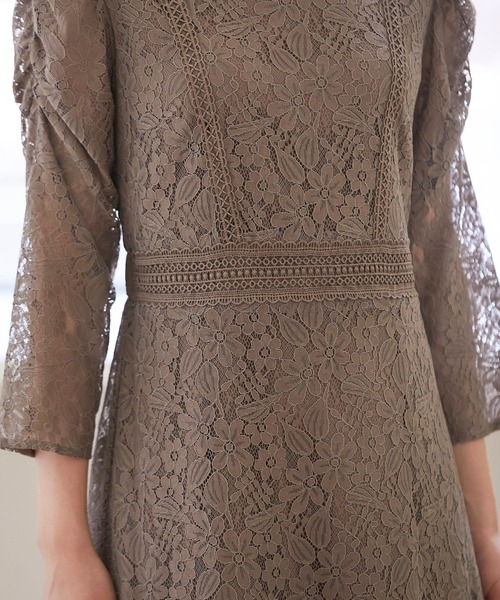 tocco closet(トッコ クローゼット)の「総レースパワショルワンピース(ワンピース・レディース・ブラウン/グレイッシュブルー・M)」の4枚目の写真