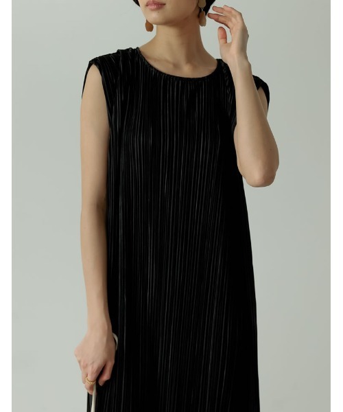 Re:EDIT（リエディ）の「グロッシーサテンプリーツバックリボンノースリーブワンピース（ワンピース・レディース・ピンク/ブラック/グレイッシュベージュ・SHORT/MEDIUM/LARGE）」の8枚目の写真