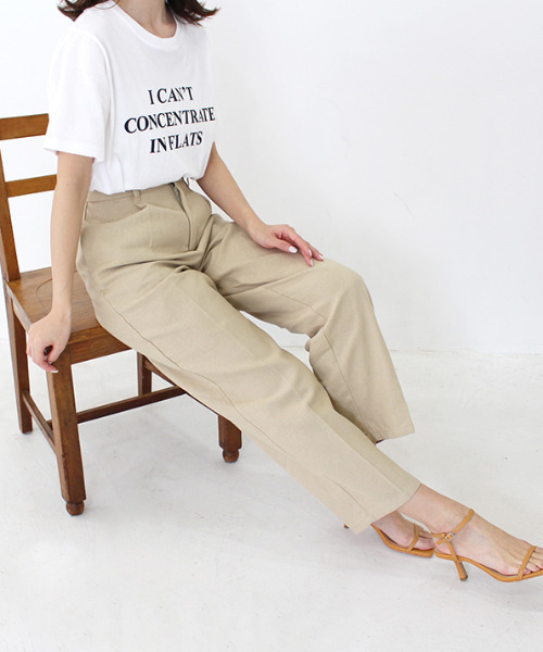 MODE ROBE(モードローブ)の「センタープレスコットンパンツ(その他パンツ・レディース・ベージュ/アイボリー・FREE)」の4枚目の写真