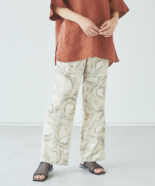 abahouse mavie（アバハウスマヴィ）の「【販売店舗限定】プリントパンツ（その他パンツ・レディース・グレー/アイボリー/スモークピンク・フリー）」の2枚目の写真