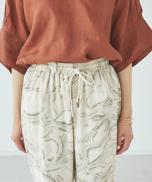 abahouse mavie（アバハウスマヴィ）の「【販売店舗限定】プリントパンツ（その他パンツ・レディース・グレー/アイボリー/スモークピンク・フリー）」の9枚目の写真