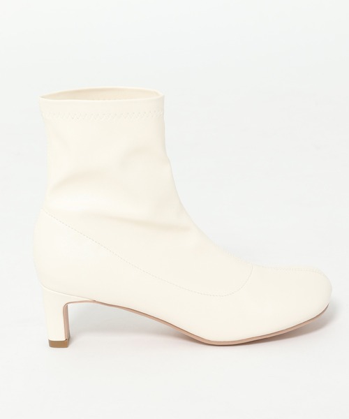 mysty woman(ミスティウーマン)の「オブリークストレッチブーツ 957729(ブーツ・レディース・アイボリー/ブラック・MEDIUM/LARGE)」の4枚目の写真