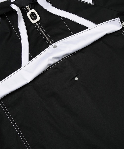 JW Anderson（ジェイダブリューアンダーソン）の「O/W JWA PULLER PARKA（パーカー・メンズ・グリーン/ブラック・46/48/50）」の4枚目の写真