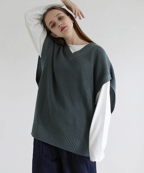 LILL（リル）の「ミドルゲージVネックビッグシルエットニットベスト（ベスト・メンズ・ブラック/グレー/ブルー/チャコール/ダークネイビー・S/M/L/XL）」の5枚目の写真