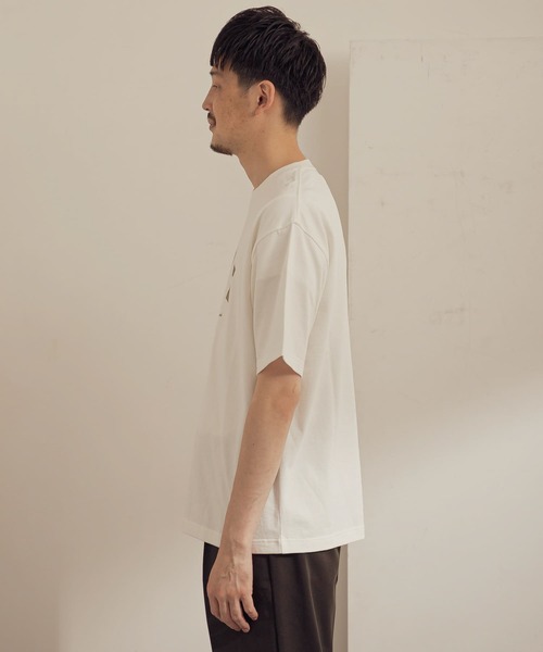 URBAN RESEARCH DOORS（アーバンリサーチドアーズ）の「カレッジプリントTシャツ（Tシャツ/カットソー・メンズ・ブラウン/ライトグレー/ホワイト・38/40）」の18枚目の写真