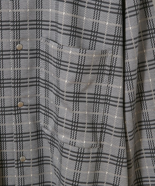 Curly(カーリー)の「#【CURLY&Co./カーリー】FINSBURY RC SHIRTS“Check”/フィンズベリーレギュラーカラーシャツ(シャツ/ブラウス・メンズ・ベージュ/グレー・1/2)」の4枚目の写真