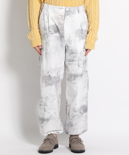 niko and...（ニコアンド）の「【8/19 ヒルナンデスOA放映アイテム】[UNSTUDIED]ペイントプリントカーゴパンツ（カーゴパンツ・メンズ・オフホワイト/カーキ・MEDIUM/LARGE）」の14枚目の写真