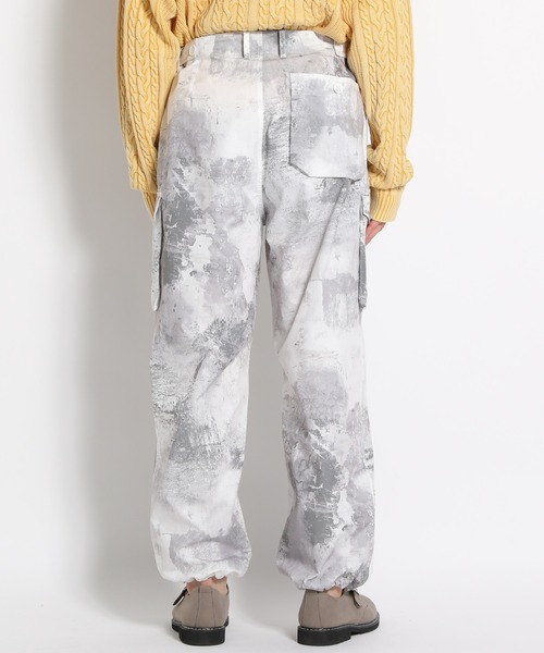 niko and...（ニコアンド）の「【8/19 ヒルナンデスOA放映アイテム】[UNSTUDIED]ペイントプリントカーゴパンツ（カーゴパンツ・メンズ・オフホワイト/カーキ・MEDIUM/LARGE）」の17枚目の写真